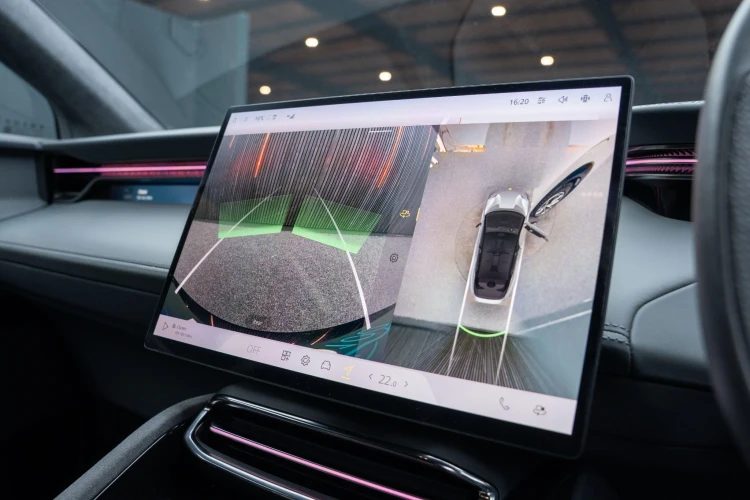 Vehicle Image 8