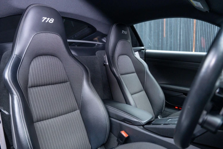 Vehicle Image 12