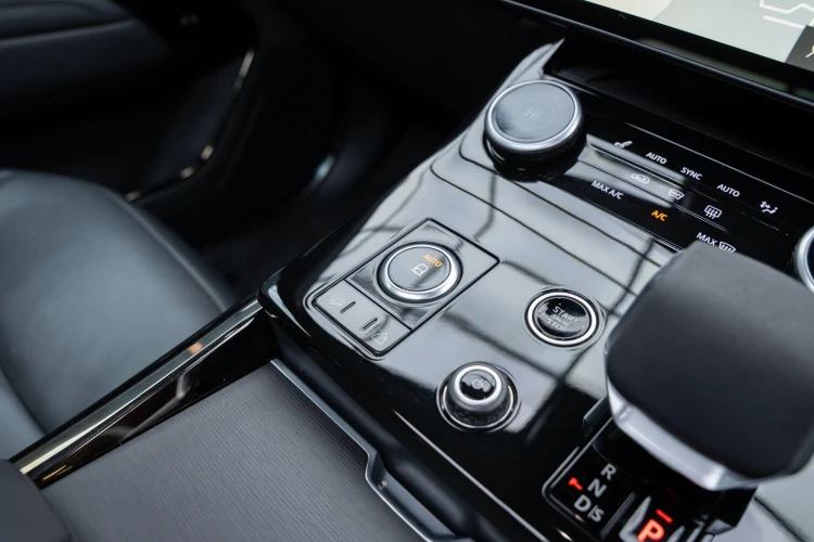 Vehicle Image 30