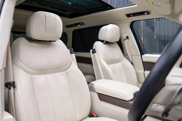 Vehicle Image 12