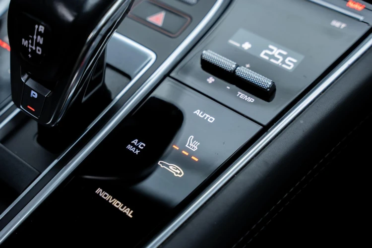 Vehicle Image 22