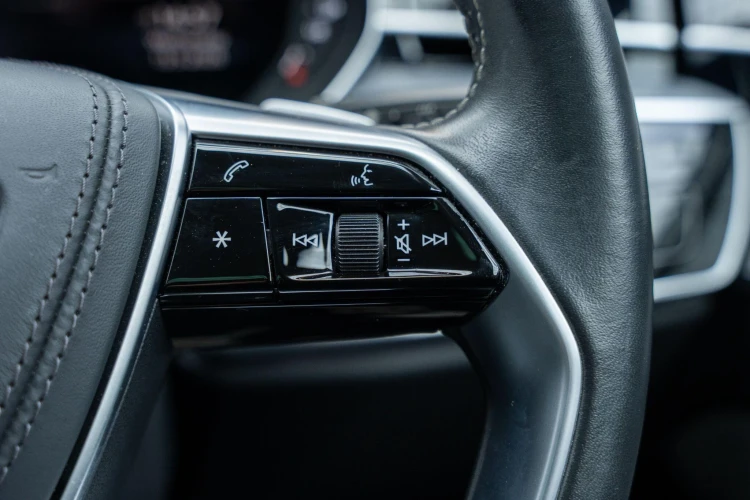 Vehicle Image 30