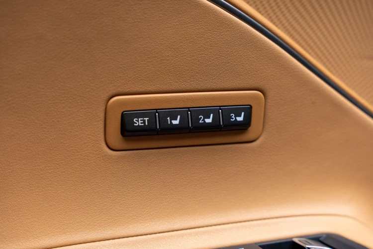Vehicle Image 32