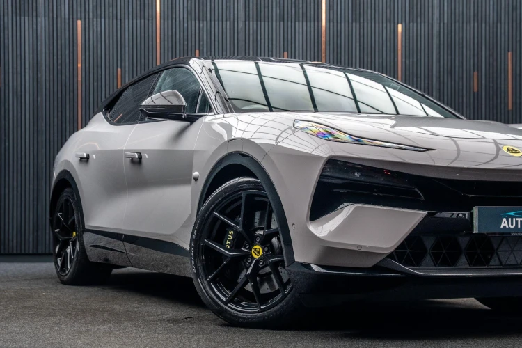 Vehicle Image 6