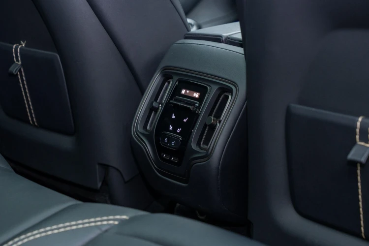 Vehicle Image 36