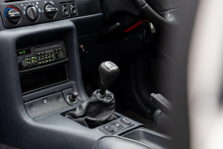 Vehicle Image 32