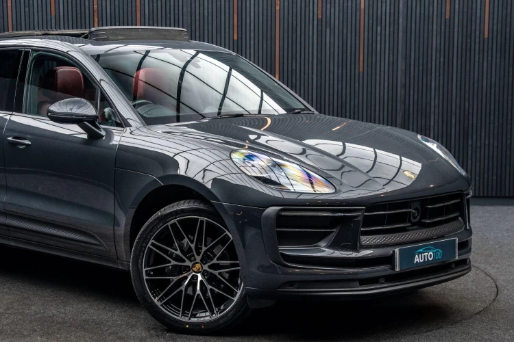 Vehicle Image 9