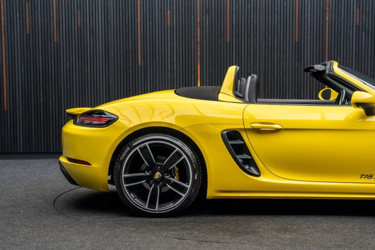 Vehicle Image 21
