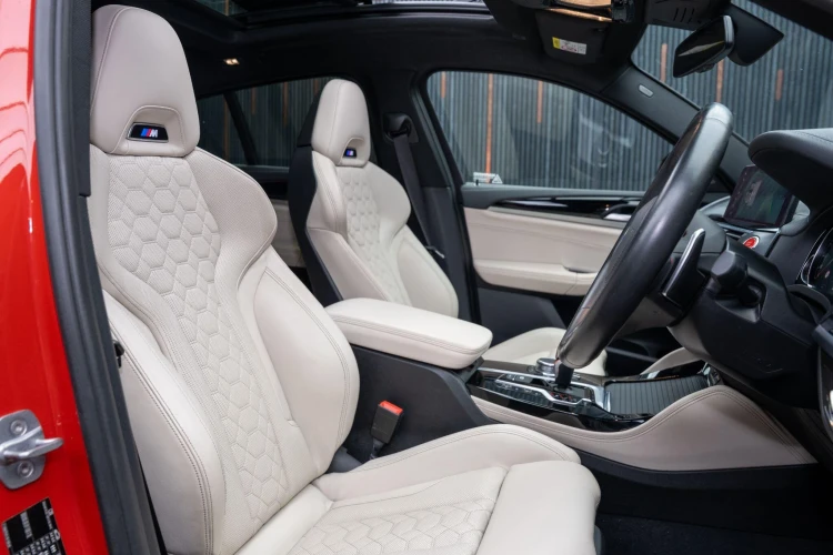 Vehicle Image 12