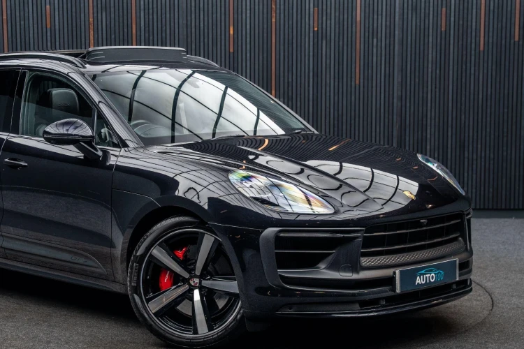 Vehicle Image 9