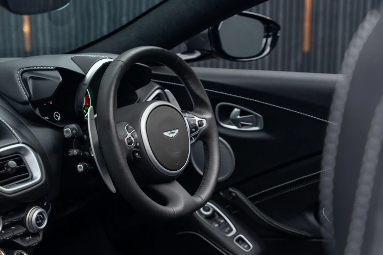 Vehicle Image 32