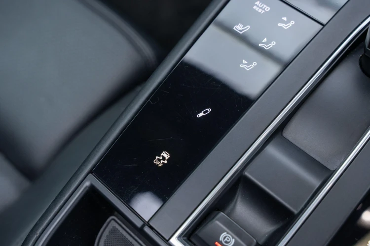 Vehicle Image 30
