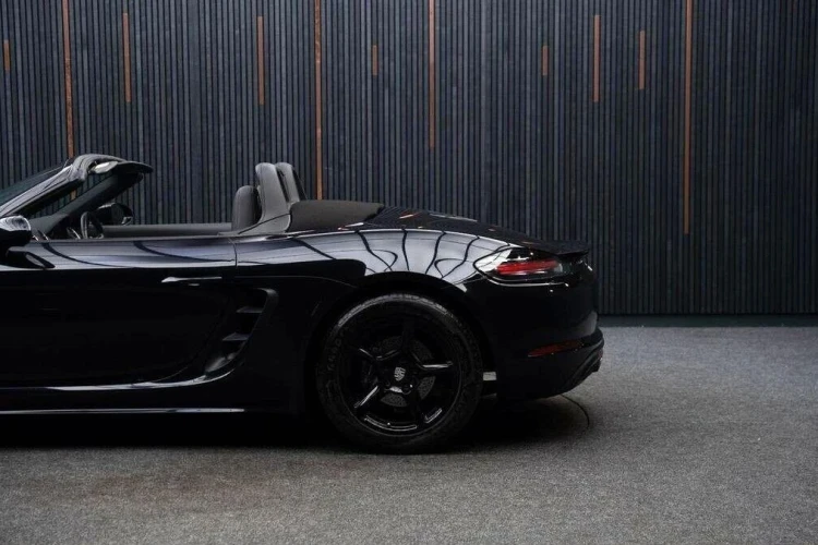 Vehicle Image 15