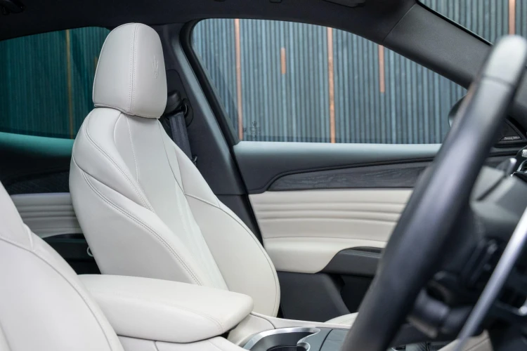 Vehicle Image 30
