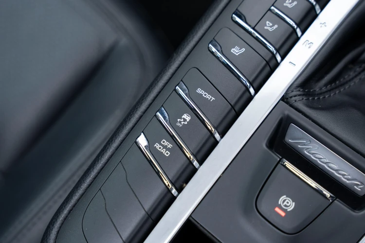 Vehicle Image 22