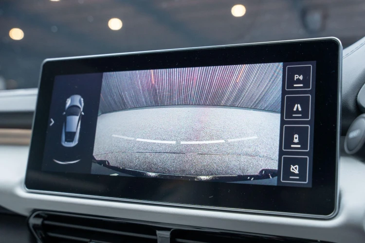 Vehicle Image 8