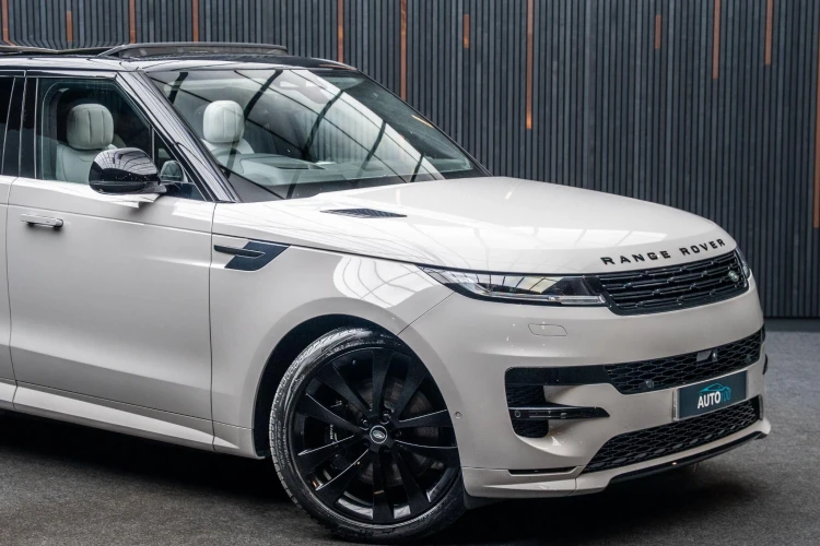 Vehicle Image 9