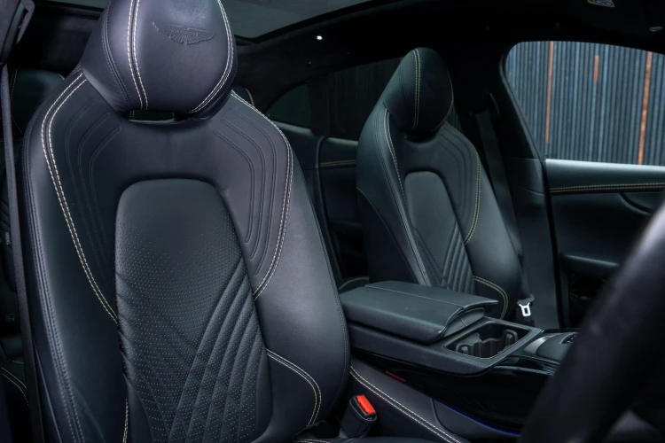 Vehicle Image 13