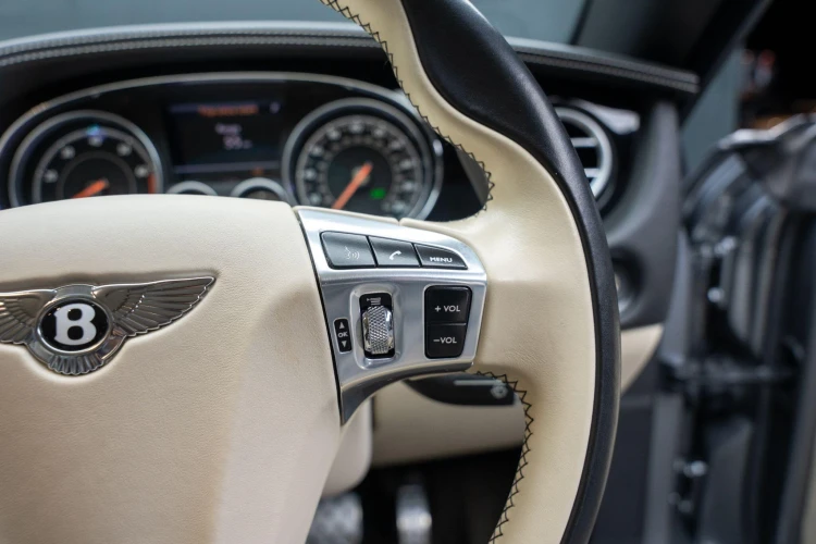 Vehicle Image 24