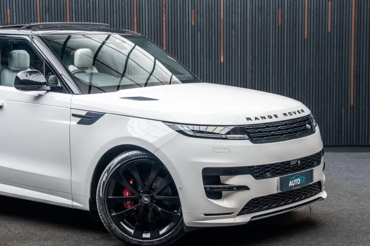 Vehicle Image 9