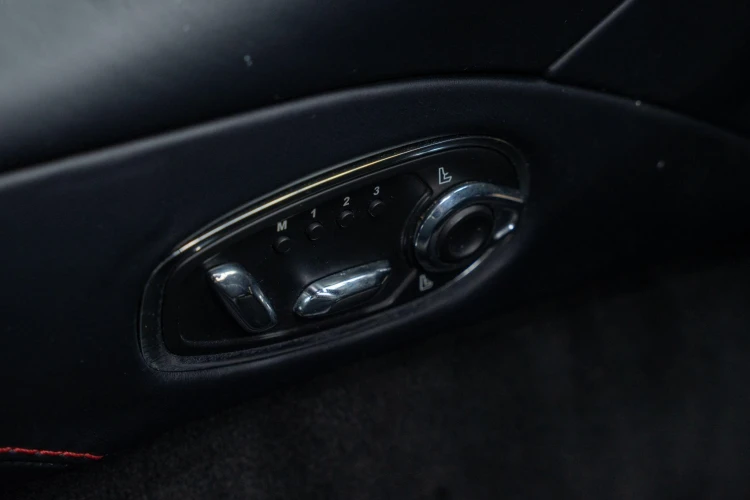 Vehicle Image 32