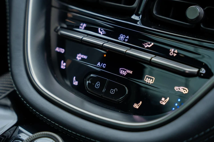 Vehicle Image 12