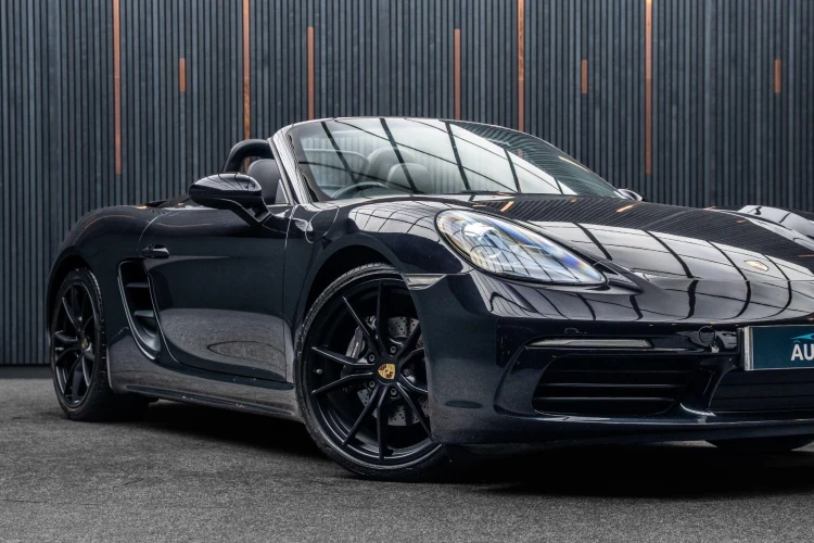 Vehicle Image 9