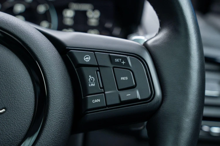 Vehicle Image 25
