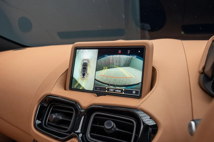 Vehicle Image 6