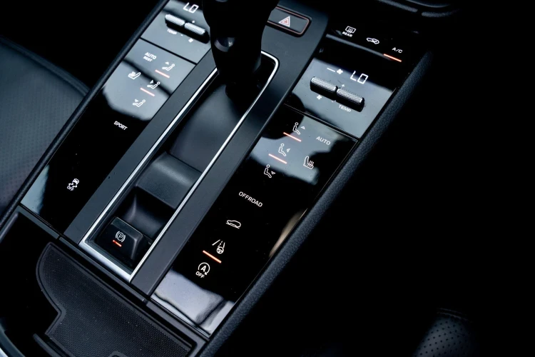 Vehicle Image 22