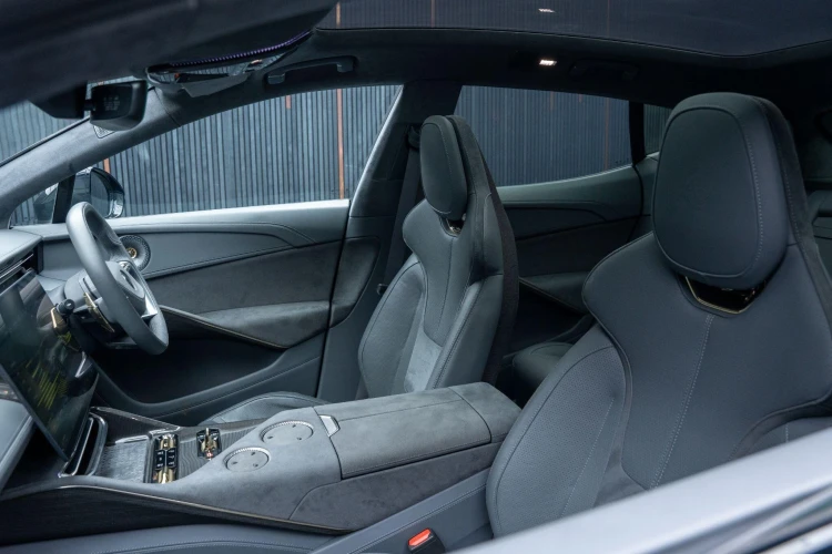 Vehicle Image 38