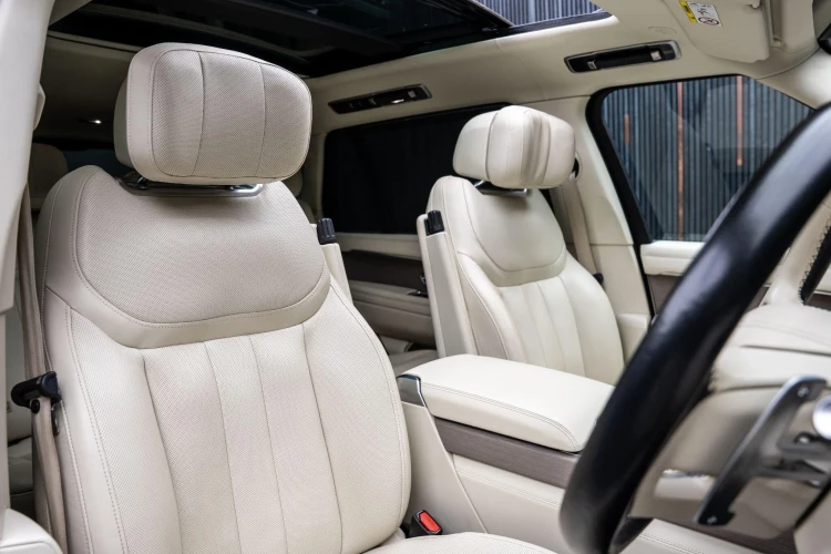 Vehicle Image 12