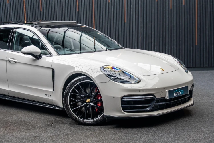 Vehicle Image 9