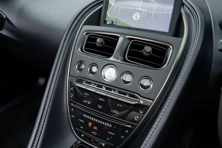 Vehicle Image 10