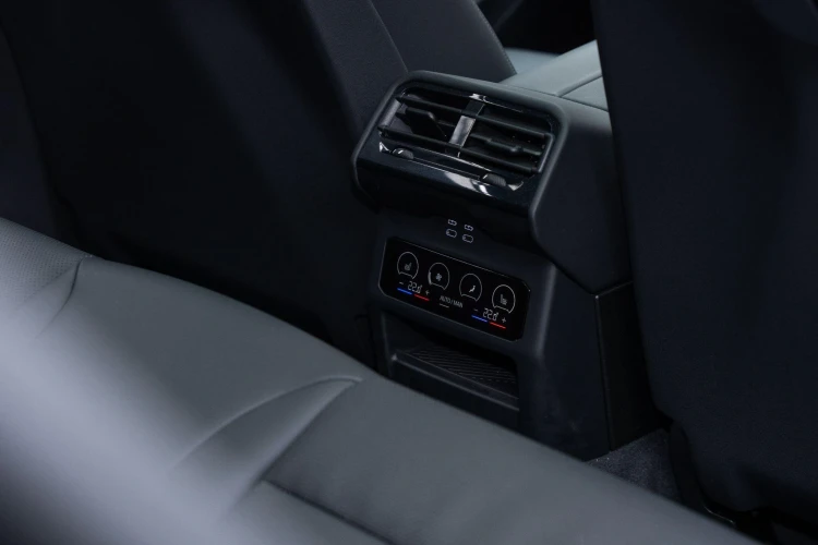 Vehicle Image 40