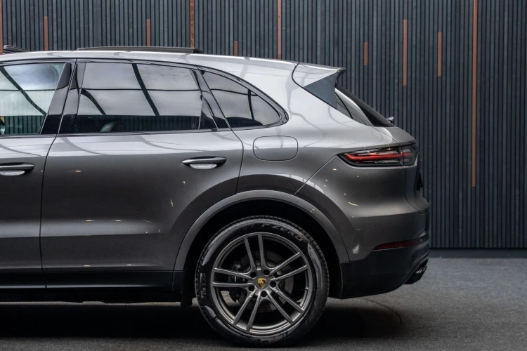 Vehicle Image 13