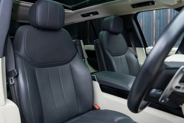 Vehicle Image 12