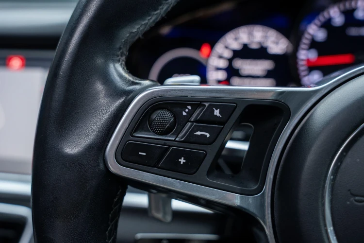 Vehicle Image 30