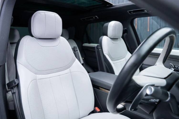 Vehicle Image 12