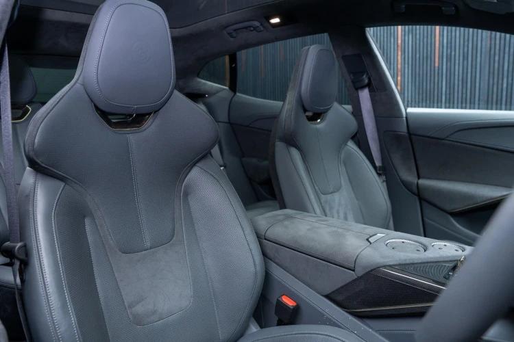 Vehicle Image 12