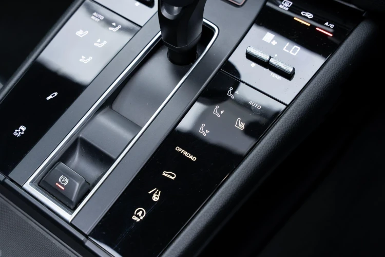 Vehicle Image 32