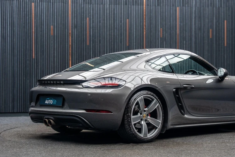 Vehicle Image 21