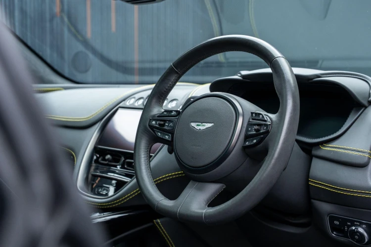 Vehicle Image 32