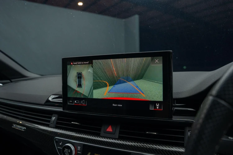 Vehicle Image 8