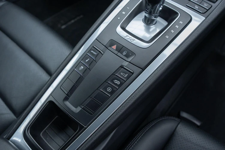 Vehicle Image 16