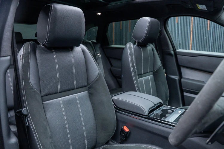 Vehicle Image 12