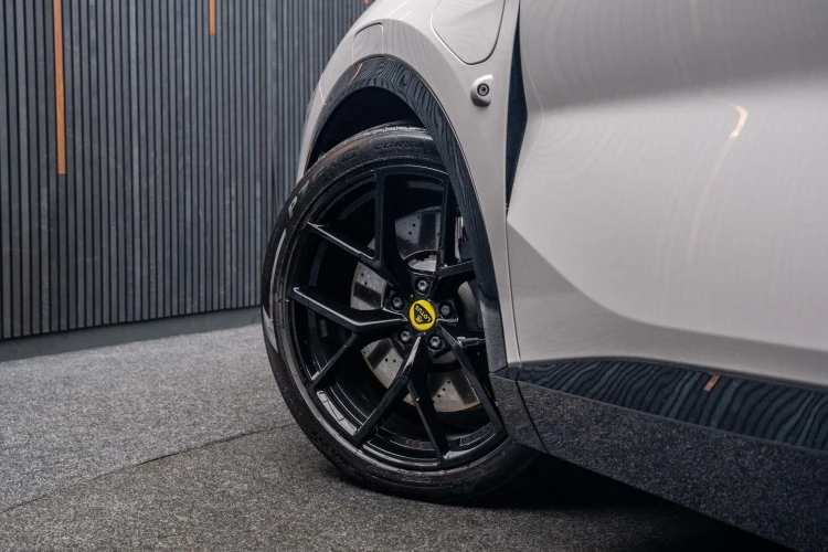 Vehicle Image 13
