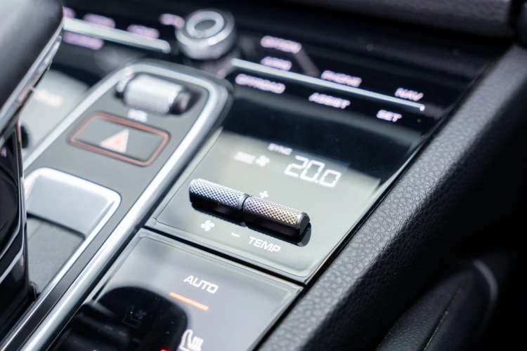 Vehicle Image 30