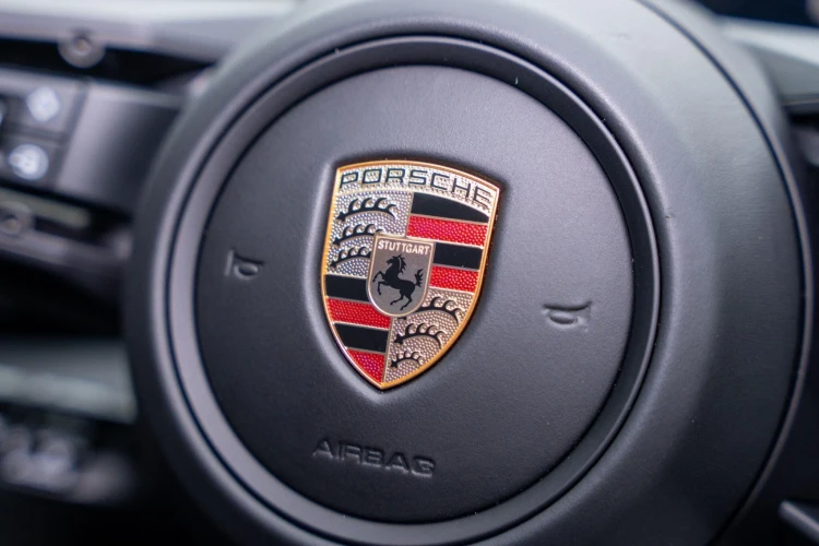 Vehicle Image 32
