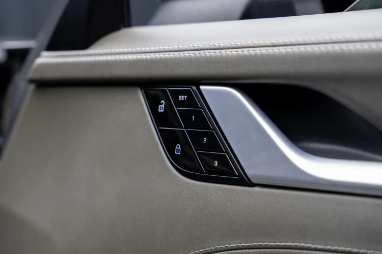 Vehicle Image 35